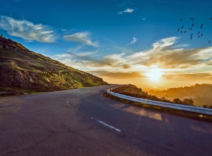 蓬勃發(fā)展、砥礪前行